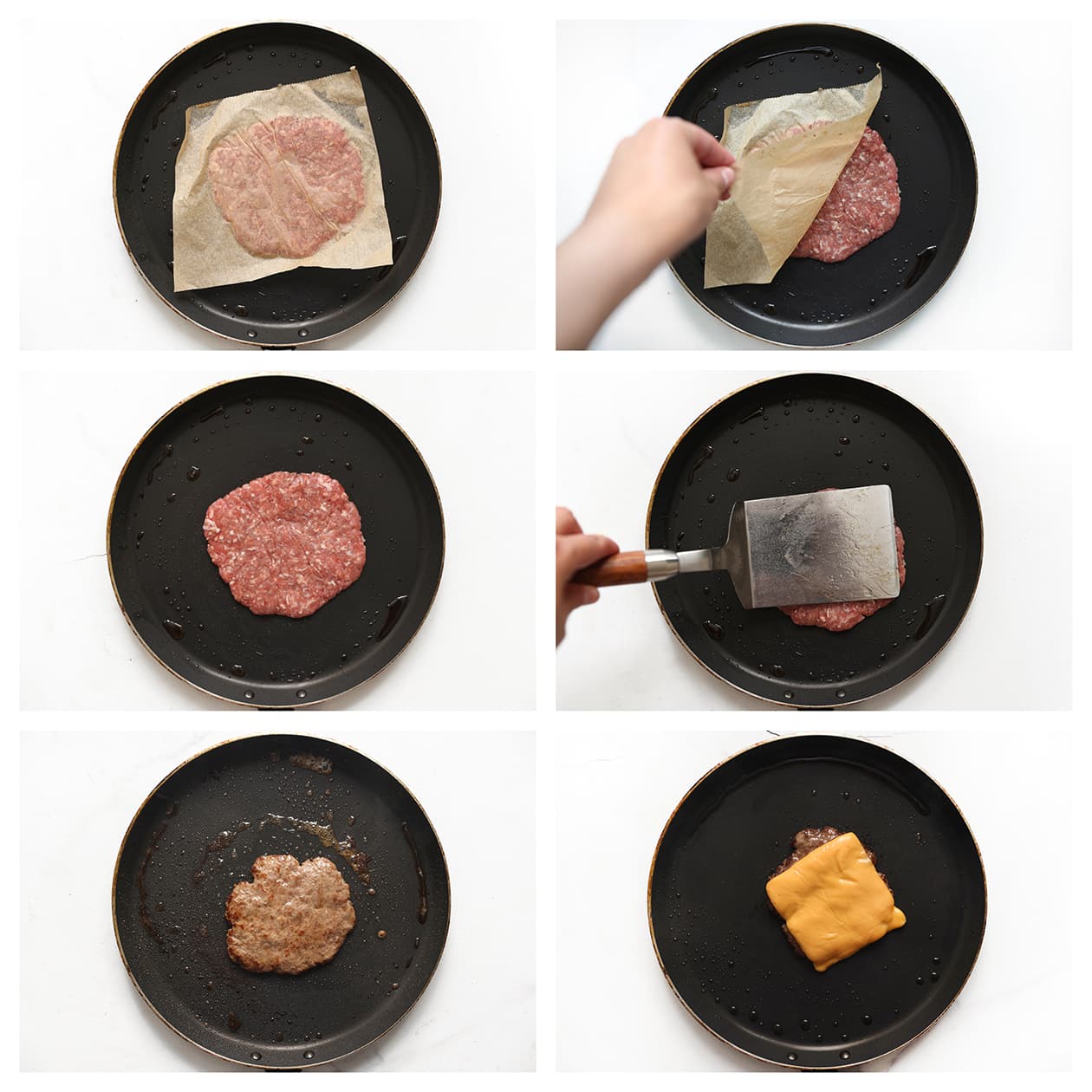 Smashburger platgedrukt met een spatel in een hete koekenpan