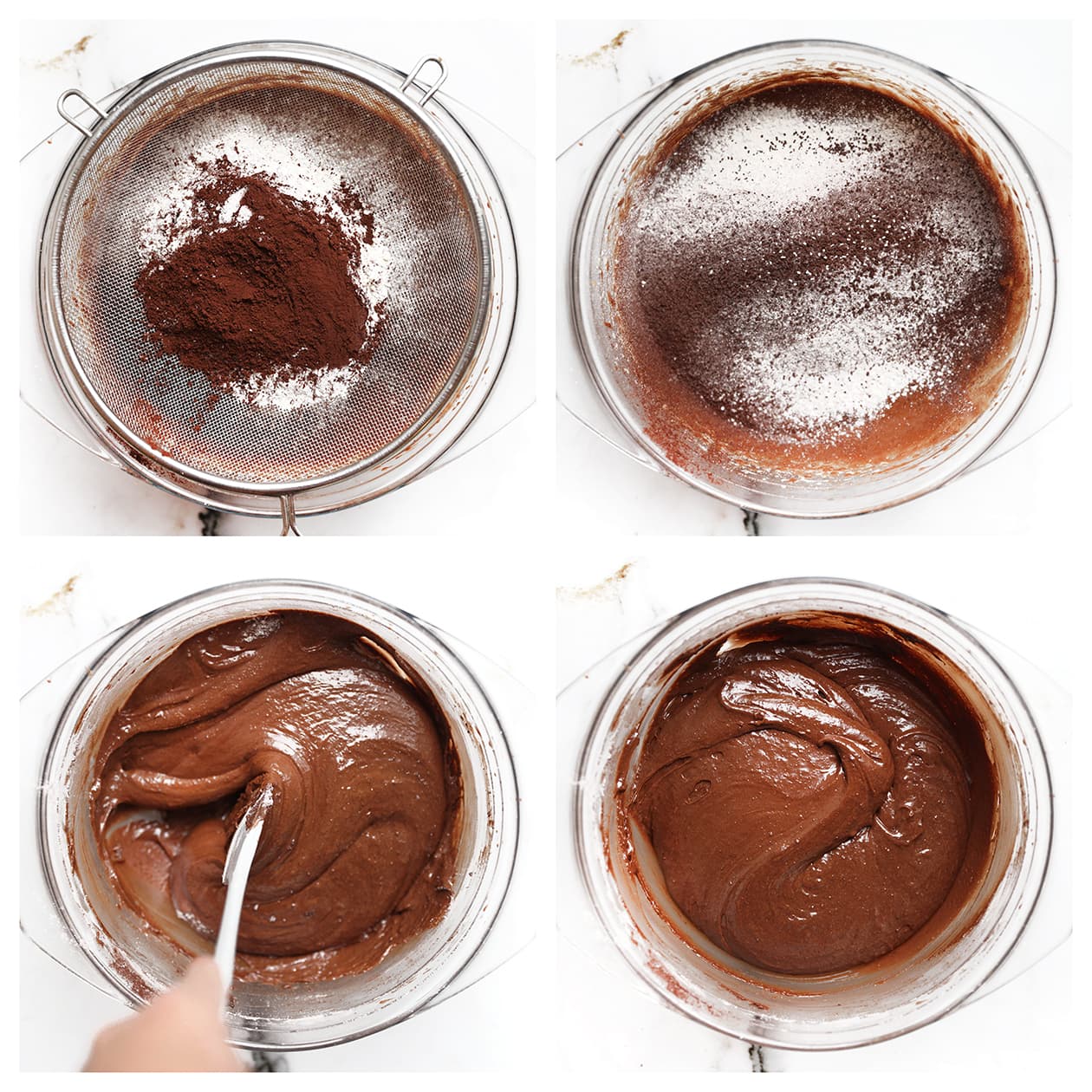 Bloem, bakpoeder en cacaopoeder door het chocolademengsel mengen.