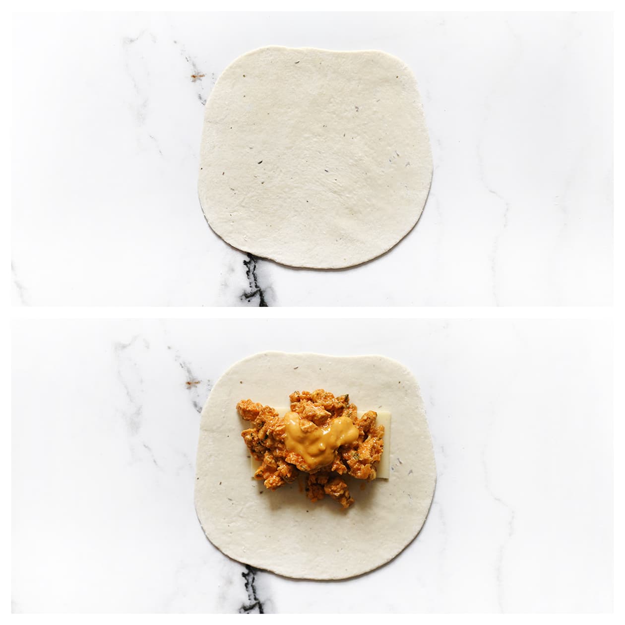 Kruidige kipvulling op een ronde lap deeg voor chicken tikka masala broodjes