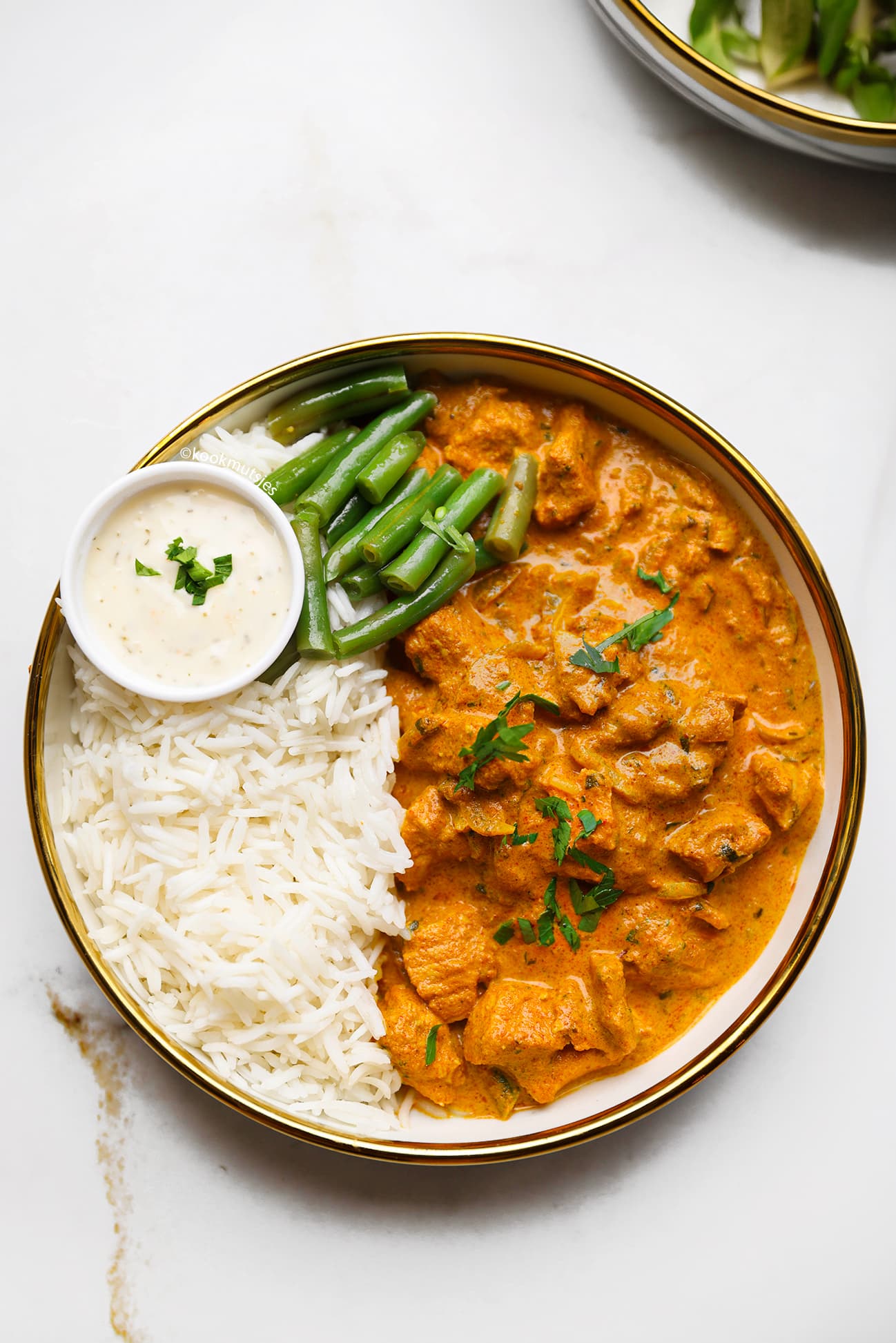 Malse stukjes kip tandoori in een kruidige saus