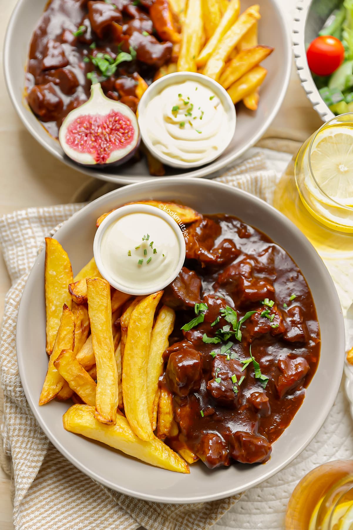 Malse stukjes gestoofd kalfsvlees omhuld met een dikke, donkere saus