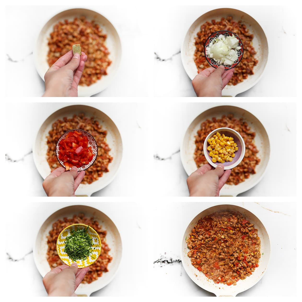 Gekruid vlees met gele ui, rode paprika, maïs en bieslook in een koekenpan