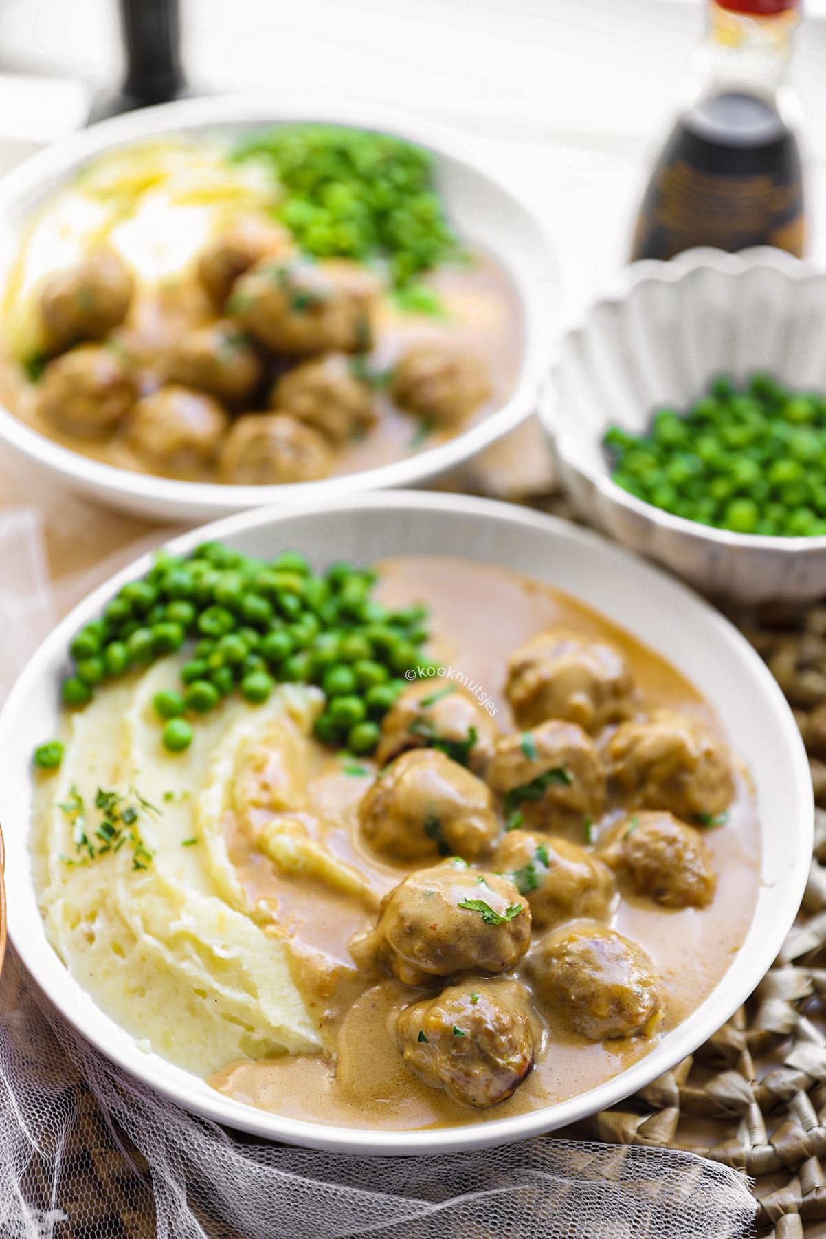 Zweedse gehaktballetjes in romige saus met aardappelpuree